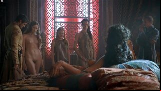 Game of Thrones S04E01 (2014) - Josephine Gillan, Kristen Gillespie