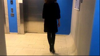Juicy Milf sucked me in the elevator and invite to finish at her house